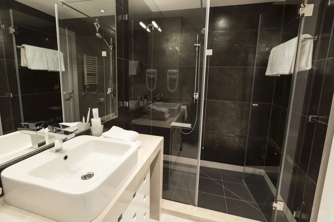 Elegant Bathroom — Laramie, WY — Snowy Range Glass