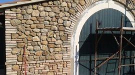 facciata casa in pietra