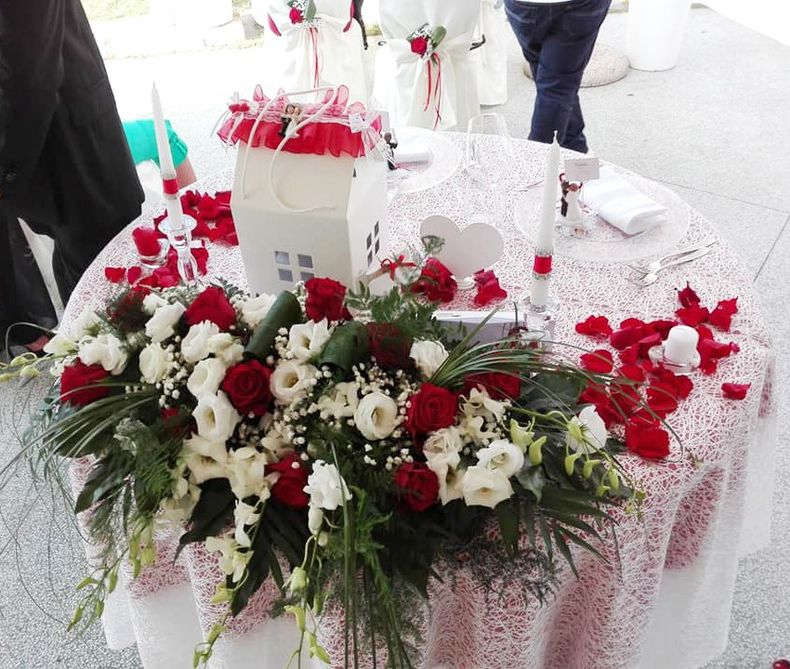 addobbo floreale per matrimonio all'aperto