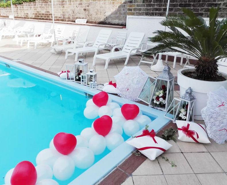 addobbo floreale per matrimonio all'aperto