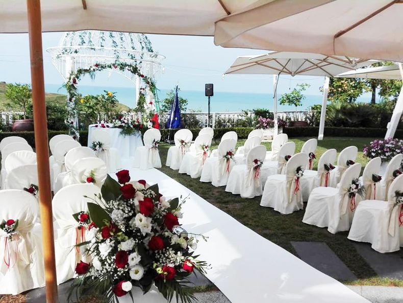 addobbo floreale per matrimonio all'aperto