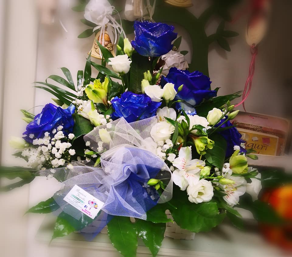 rose e fiori blu