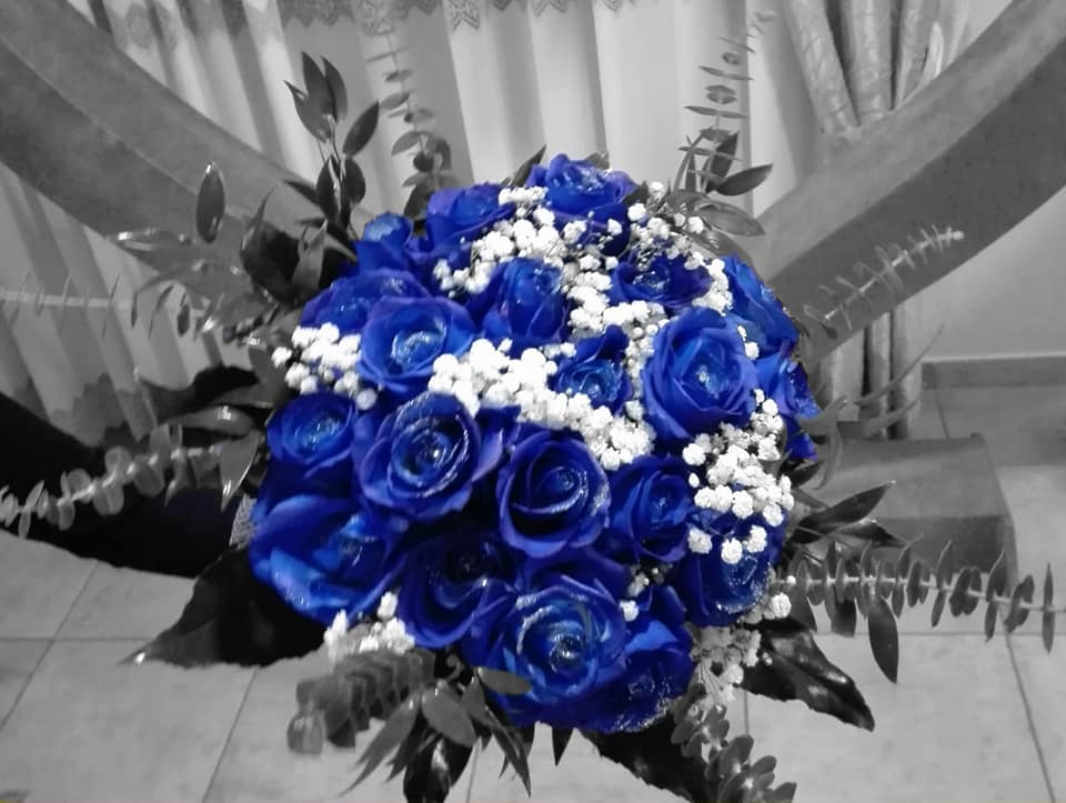 rose e fiori blu