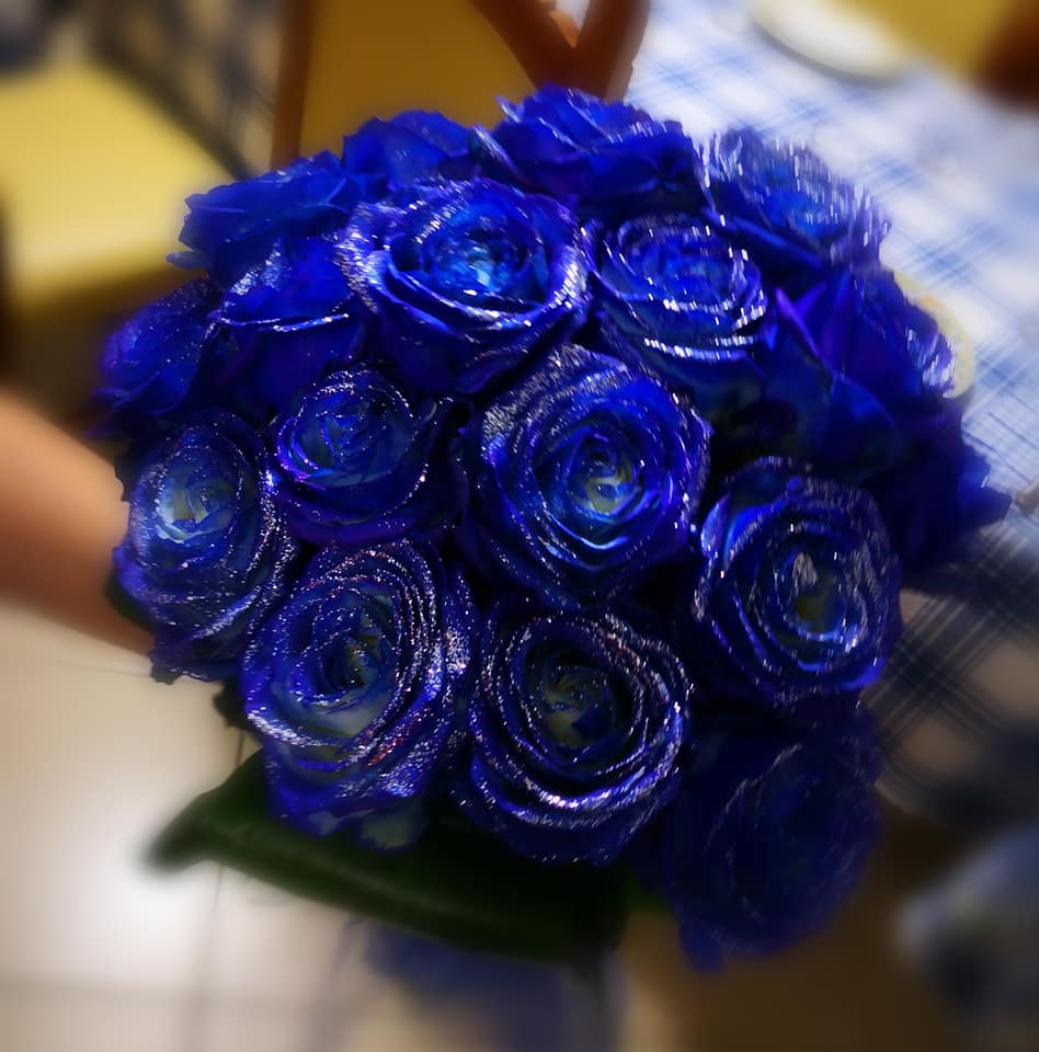 rose e fiori blu