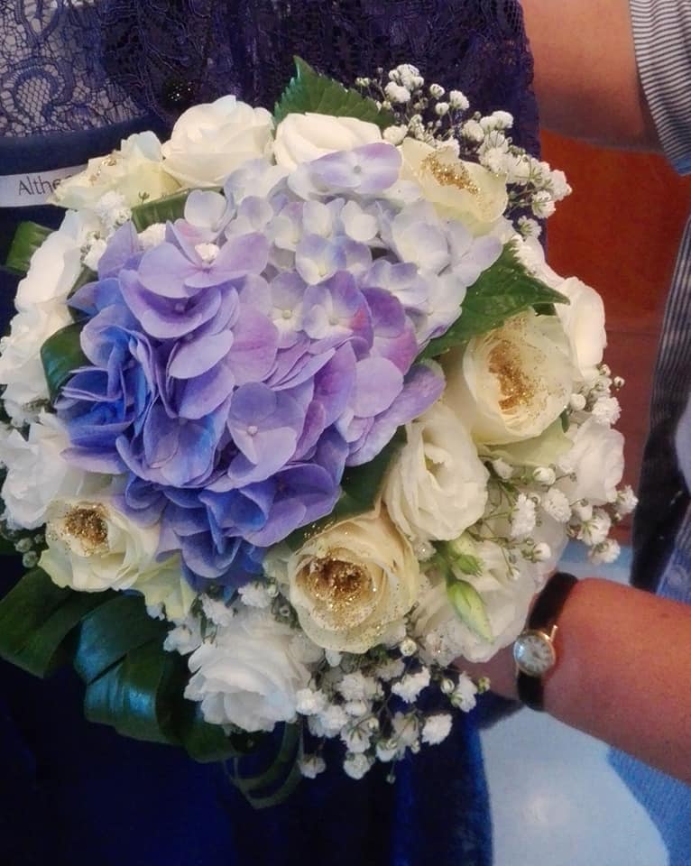 rose e fiori blu
