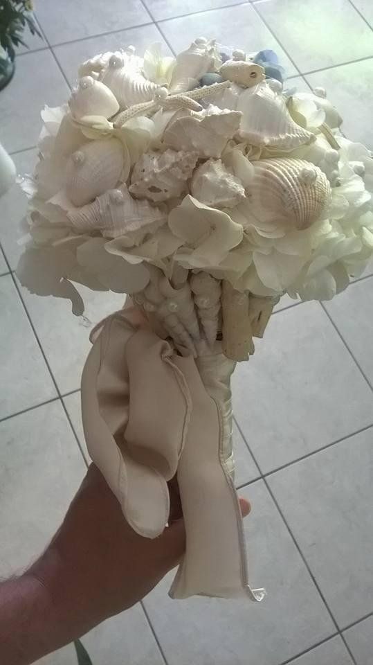 bouquet sposa ortensia bianca, perle, stelle marine, conchiglie