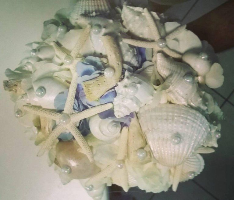 bouquet sposa ortensia bianca, perle, stelle marine, conchiglie