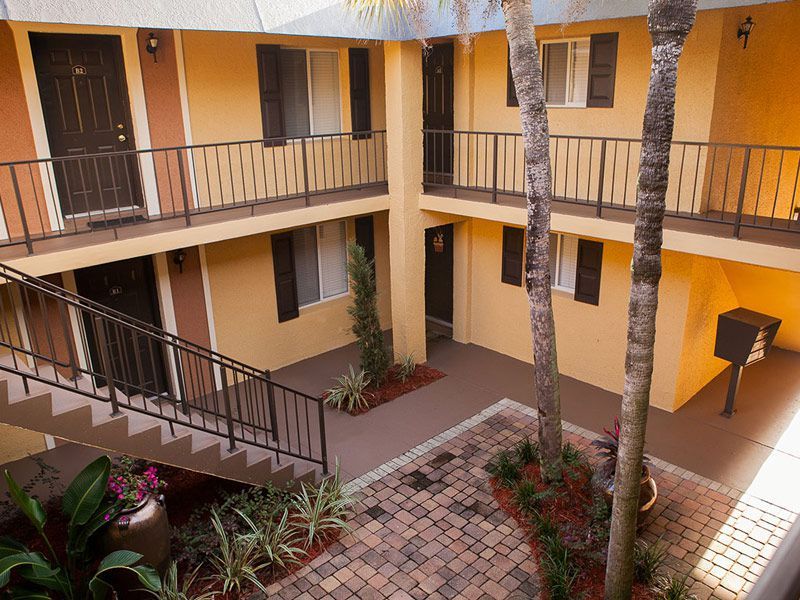 Bella Terraza Courtyard