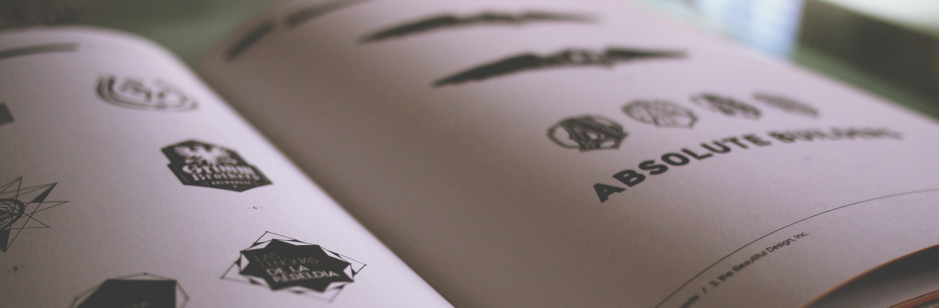 Boek met logo afbeeldingen