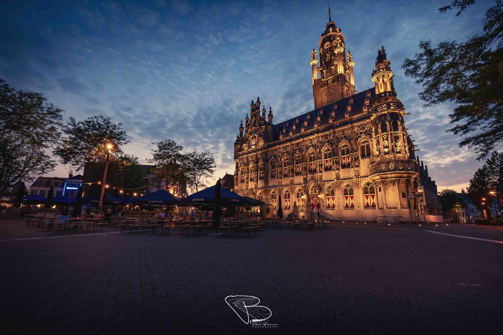 Stadhuis Middelburg in de avond