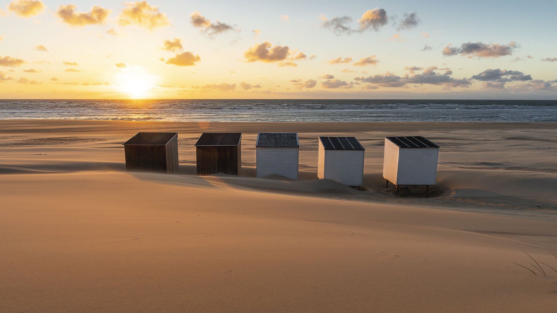 Warme gloed over het strand
