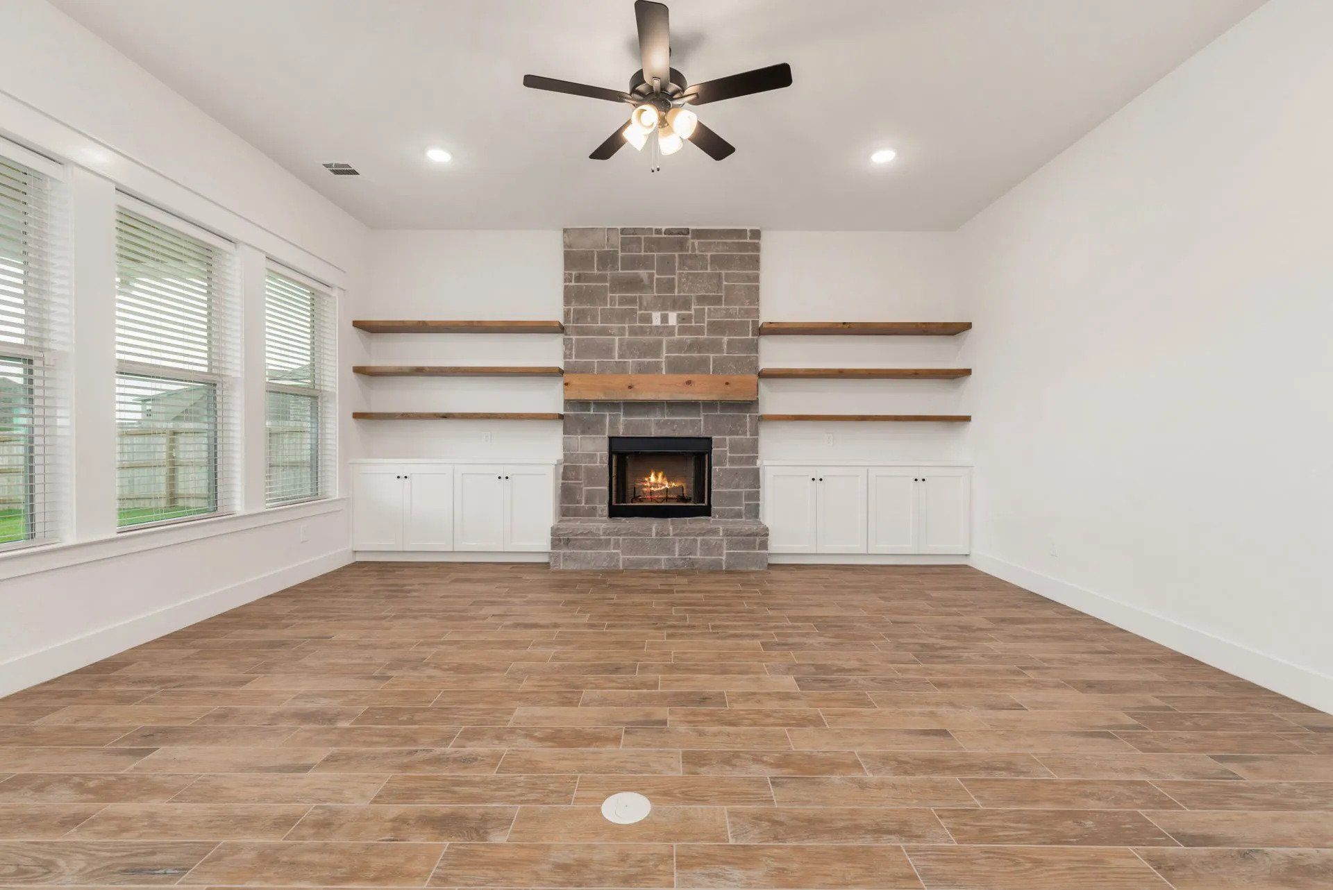 Ridgewood Custom Homes - Living Room