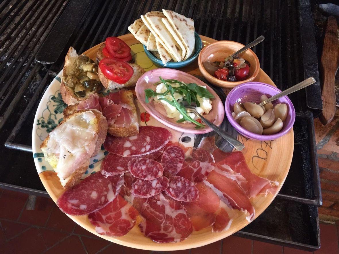 antipasti formaggi e salumi tipici locali antipasti formaggi e salumi tipici locali