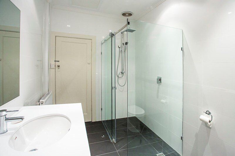 Bathroom renovation by Alfion Deco