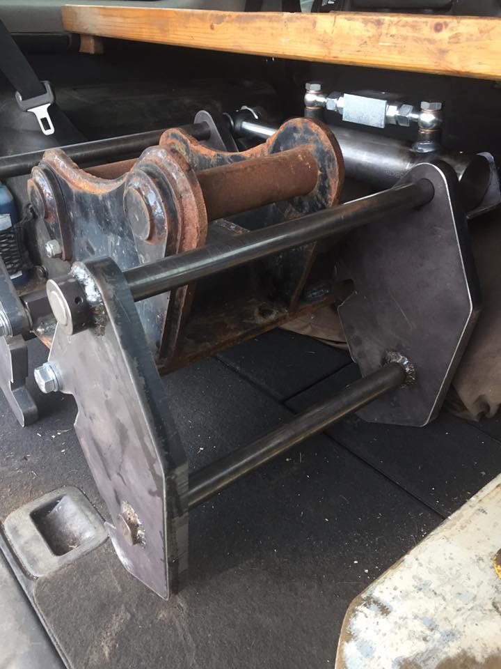 Hydraulic Grab fabricated by MW Engineering & Fabrication Kirkcudbright Dumfries & Galloway Scotland