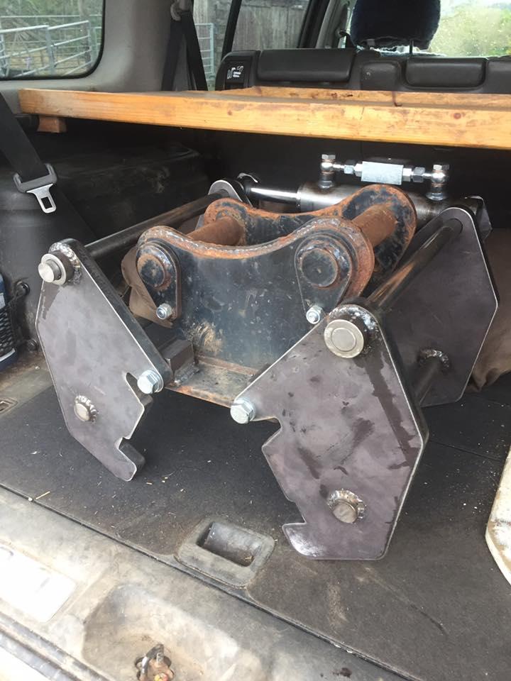 Hydraulic Grab fabricated by MW Engineering & Fabrication Kirkcudbright Dumfries & Galloway Scotland