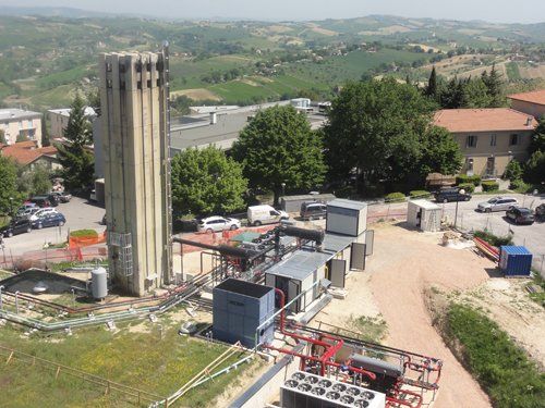 Building while being constructed in Urbino