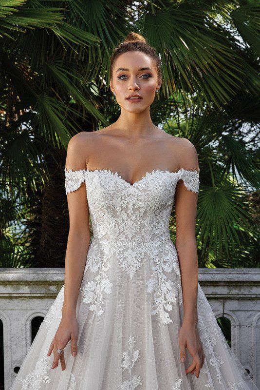 Justin Alexander wedding dress 88122 close up
