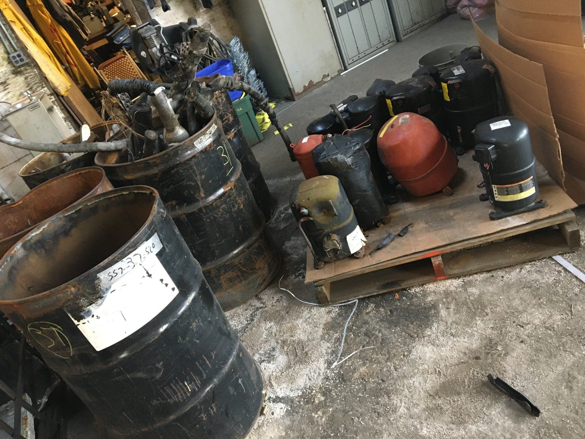 A bunch of barrels sitting on top of a wooden pallet.