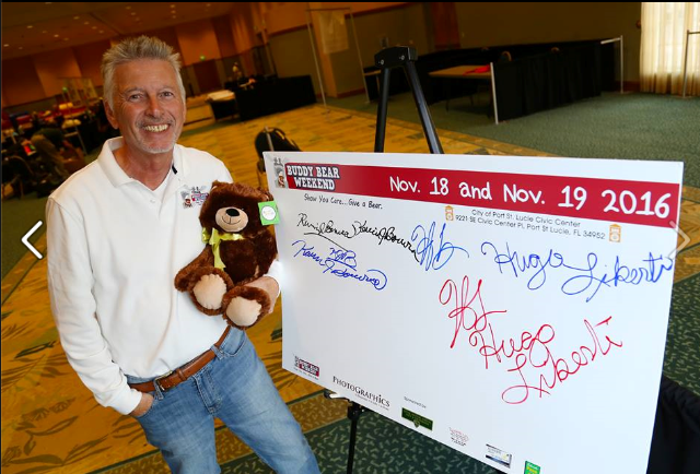 Kevin B Buddy Bear® Weekend Founder at sign in board Buddy Bear® weekend 2016