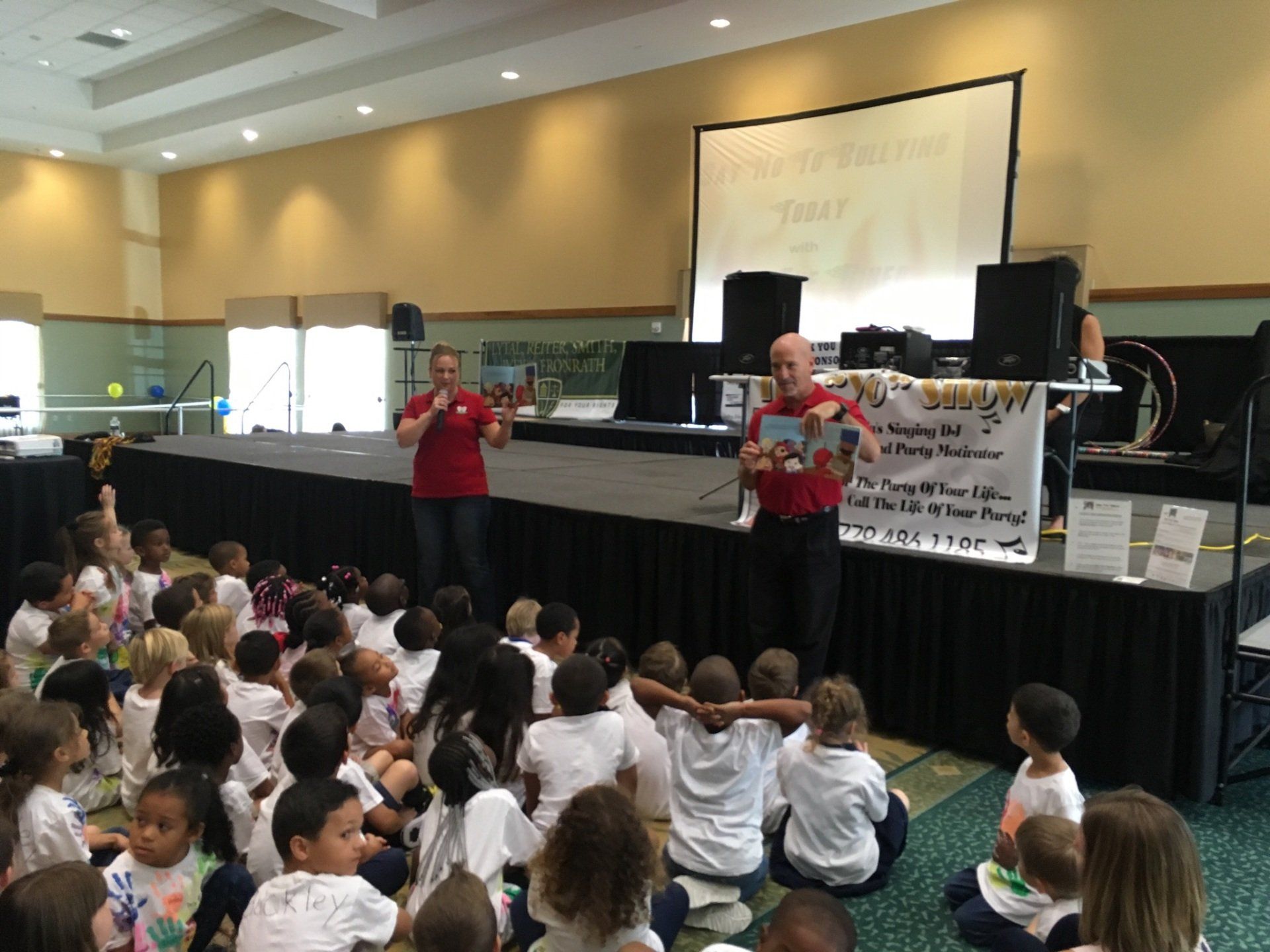 Lical authors reading their new book at the main stage of the Buddy Bear® den