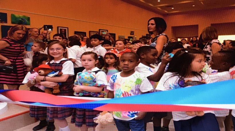 The children waiting to go into the Buddy Bear® Den
