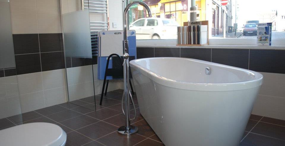 Amazing white bathtub