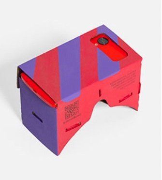 Esempio di visore VR in cartone con grafica personalizzata