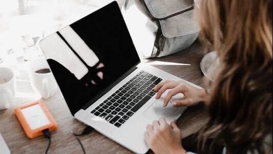 lady on laptop working