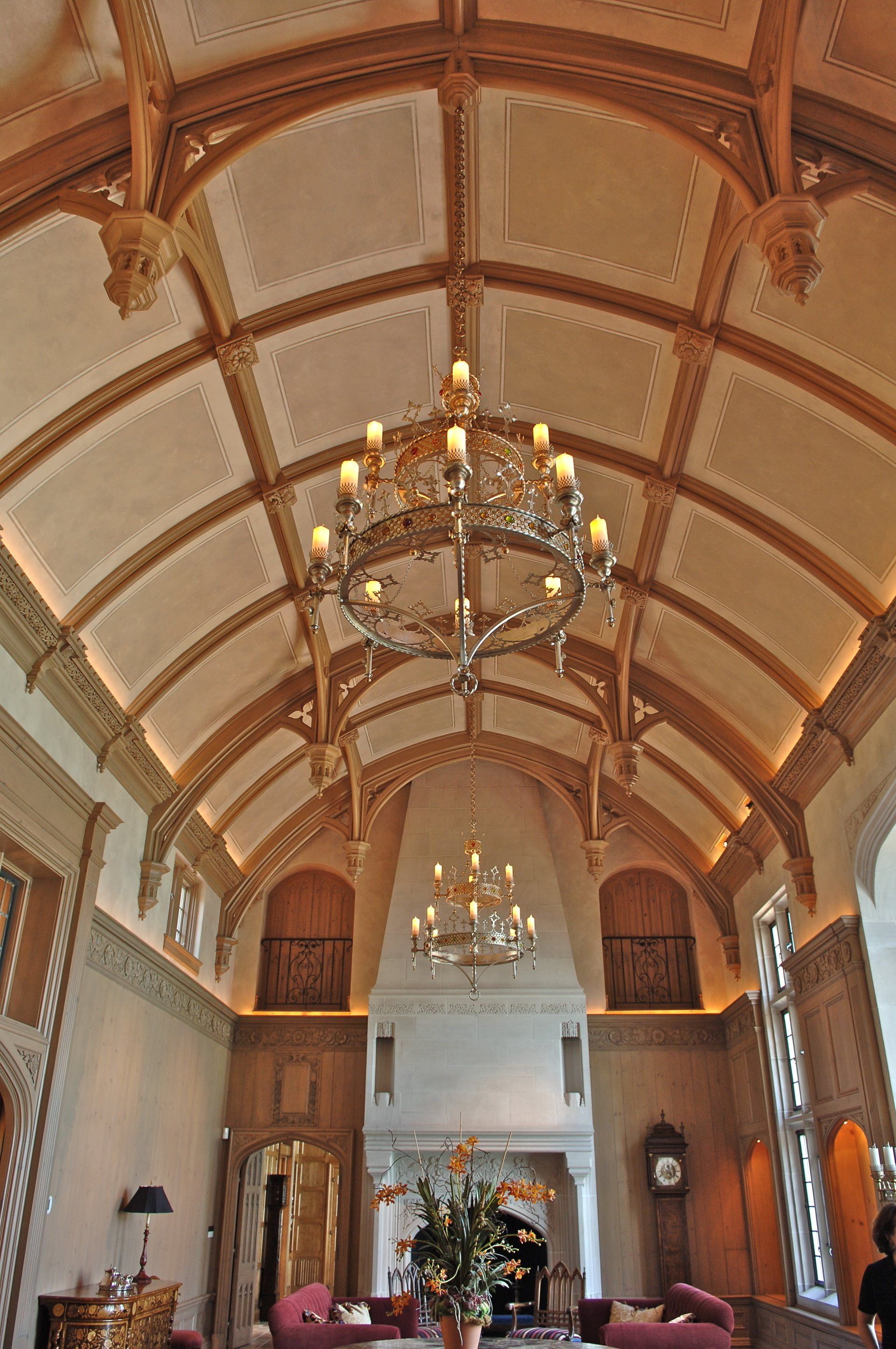 A large room with a chandelier hanging from the ceiling
