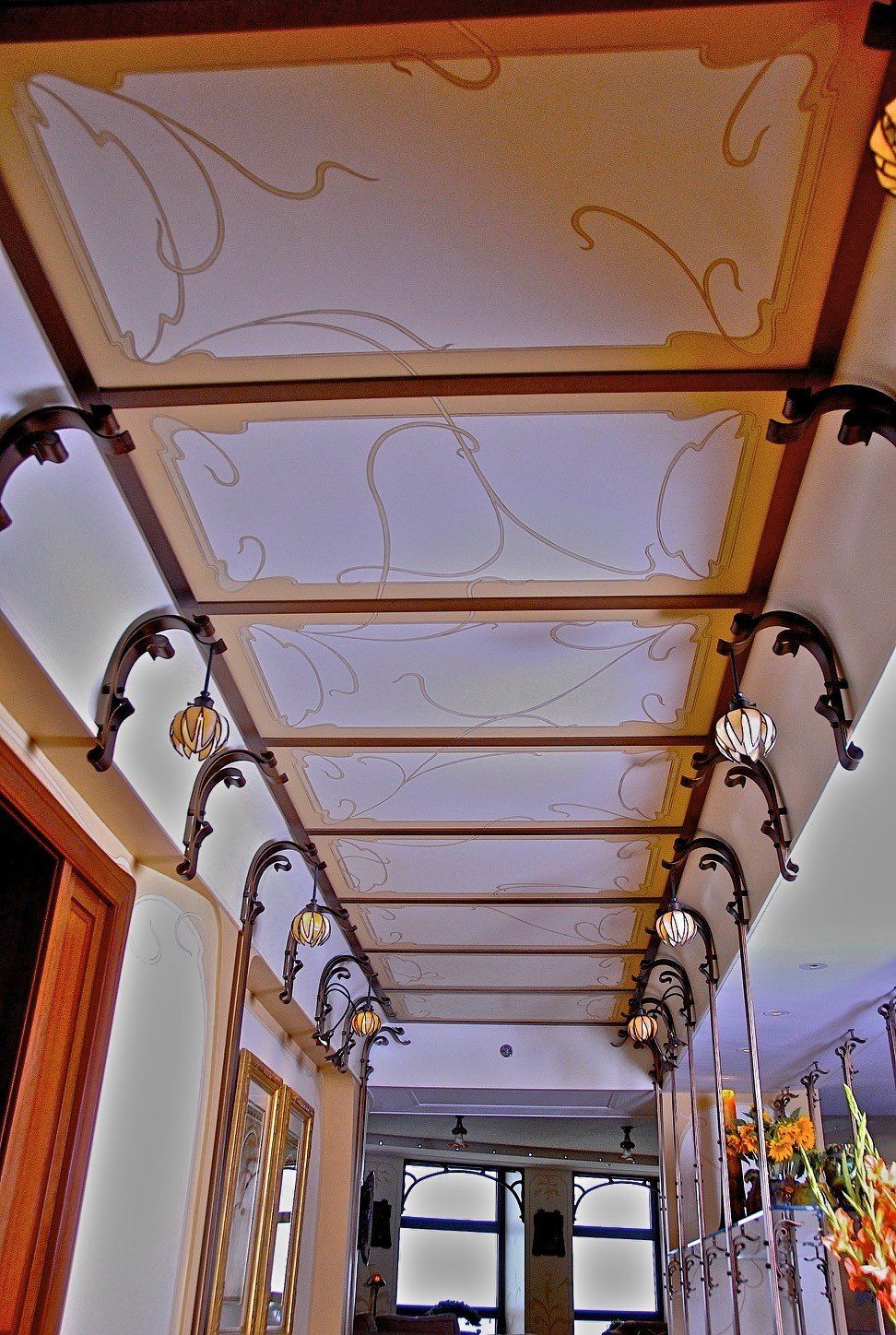 A hallway with a ceiling that has a pattern on it