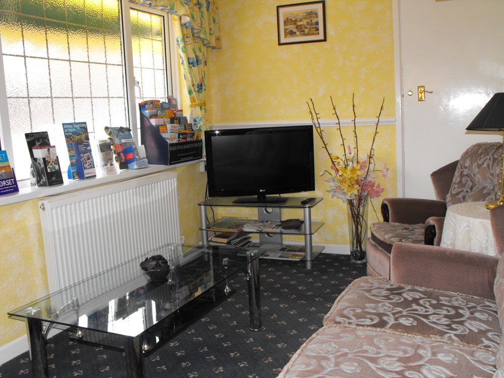 GUEST LOUNGE