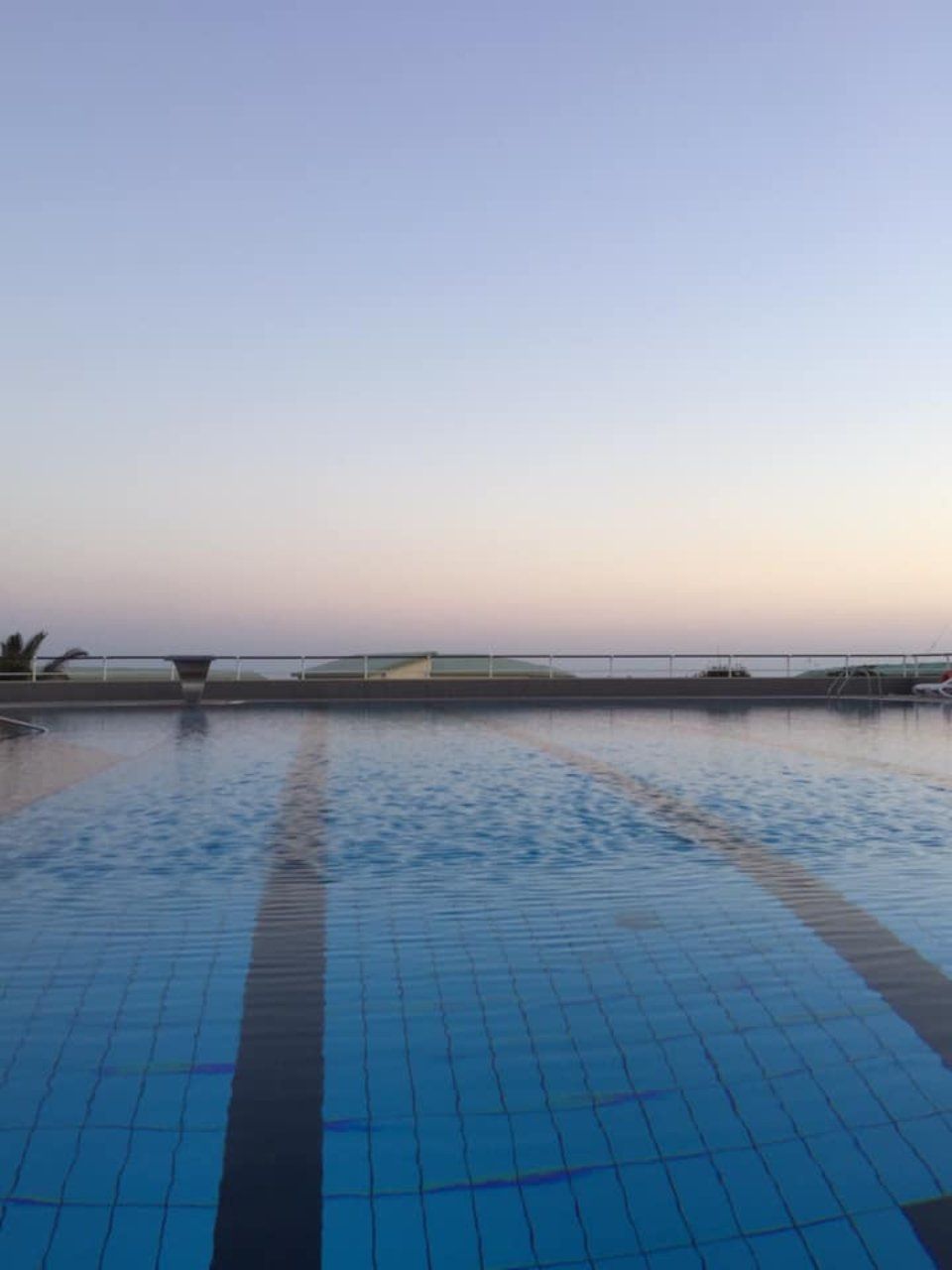 Piscina al tramonto