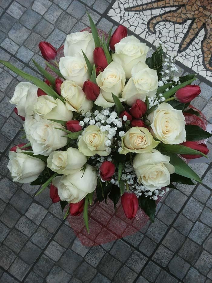 bouquet di rose e tulipani