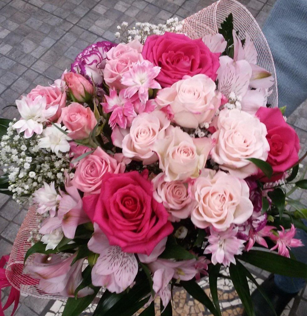bouquet di rose fucsia e rosa
