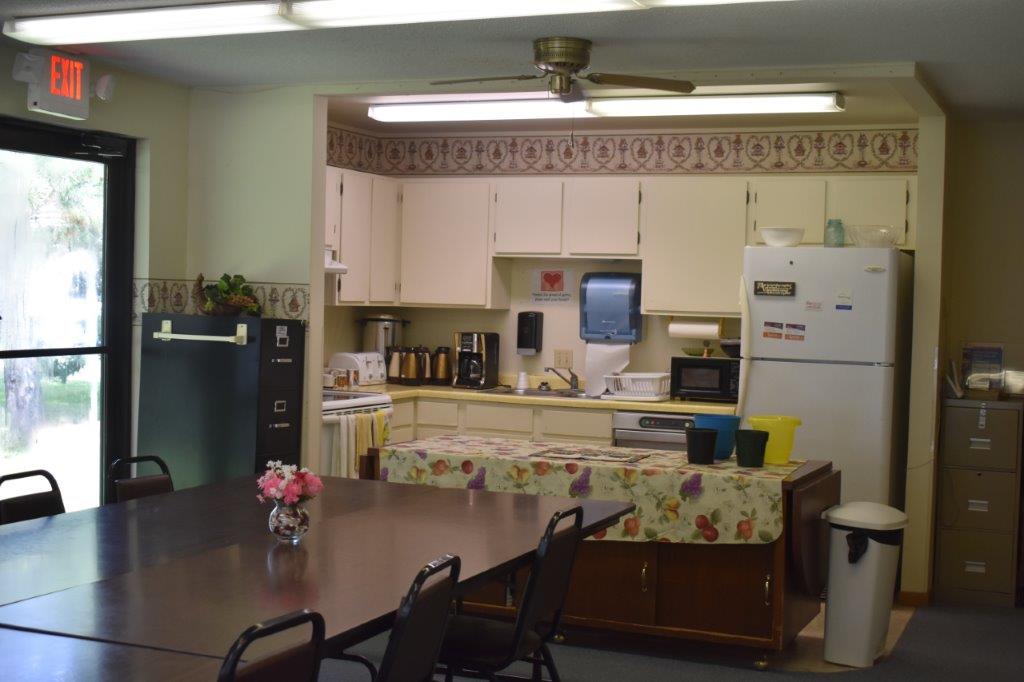 Sunny Pines Common Kitchen