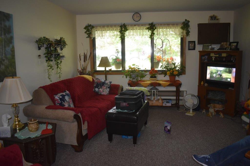 Sunny Pines Common Room