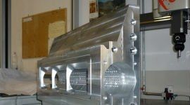 Grande elemento metallico