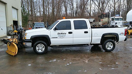 image-237100-705291-local-lawn-care-and-landscaping-needs.jpg?1430511541319