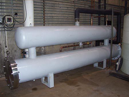 Liquid overfeed chiller barrel