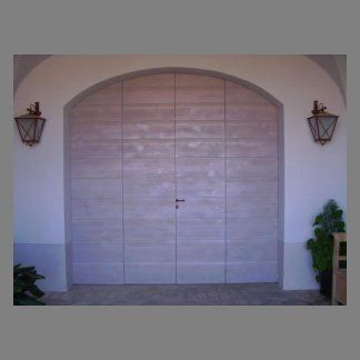 Porta con rivestimento con legni stagionati