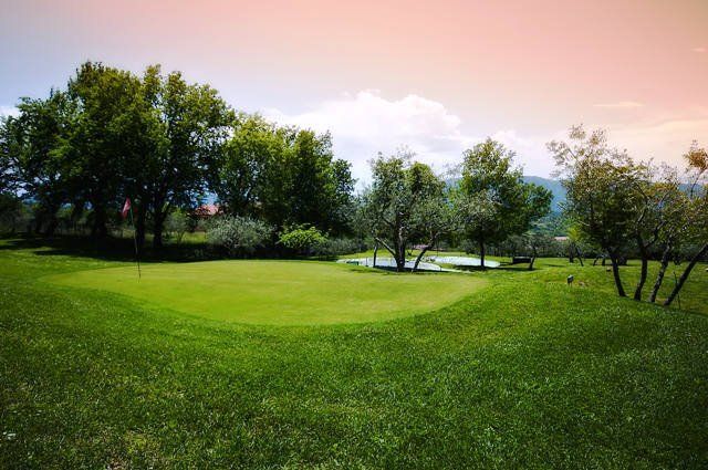 un percorso di un campo da golf