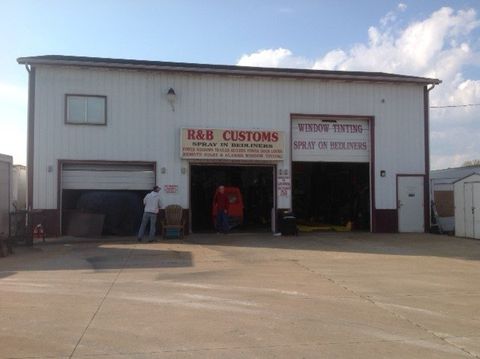 Store Front - truck accessory store in Valparaiso, IN Store Front - truck accessory store in Valparaiso, IN