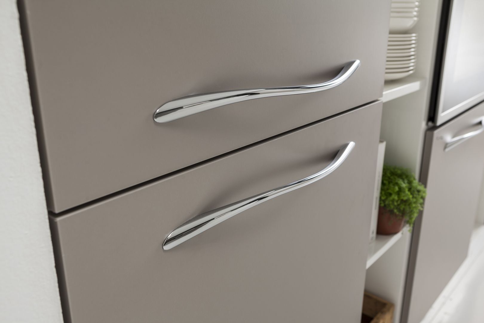 Viola Door Design