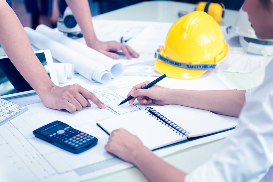 contractor discussing among themselves about the construction
