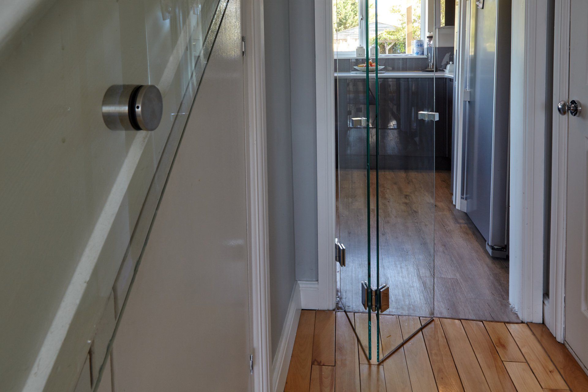 bi-fold toughen glass door