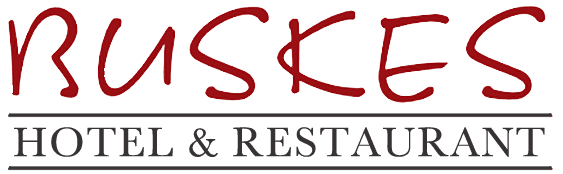 Ein rot-weißes Logo für Ruskes Hotel und Restaurant