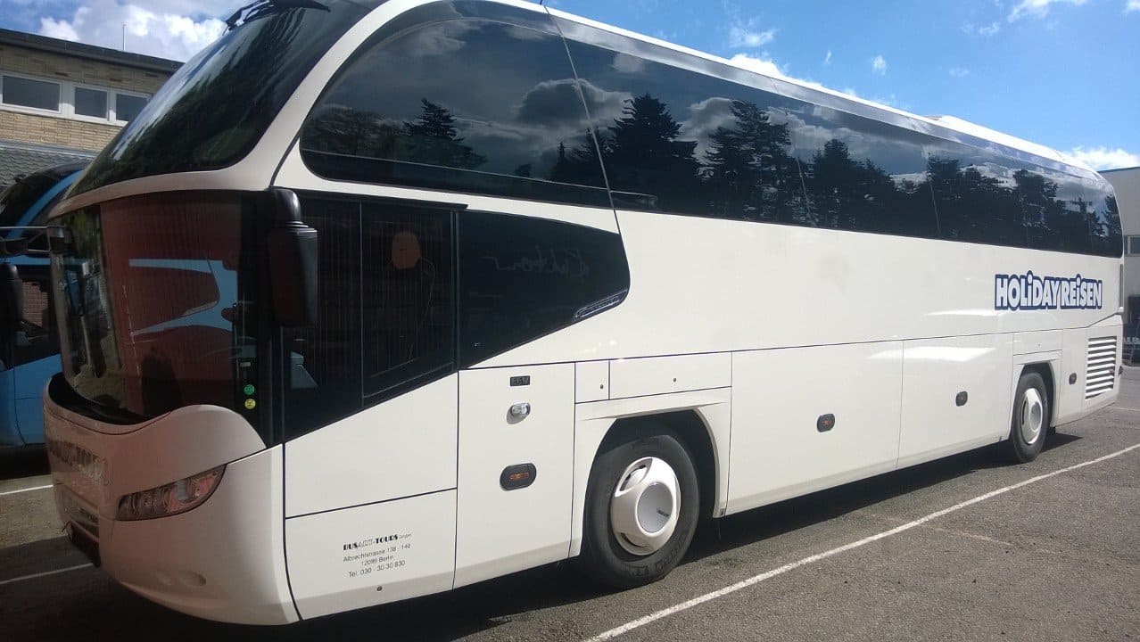 Busart Tours Berlin – Charterbus seitlich