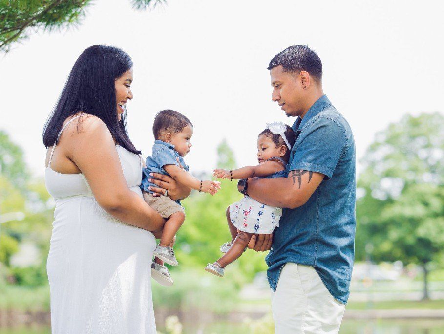 Outdoor Family Baby Twins Photo Shoot | NYC Family Photographer | Family Park Photos | family photos | family photography nyc