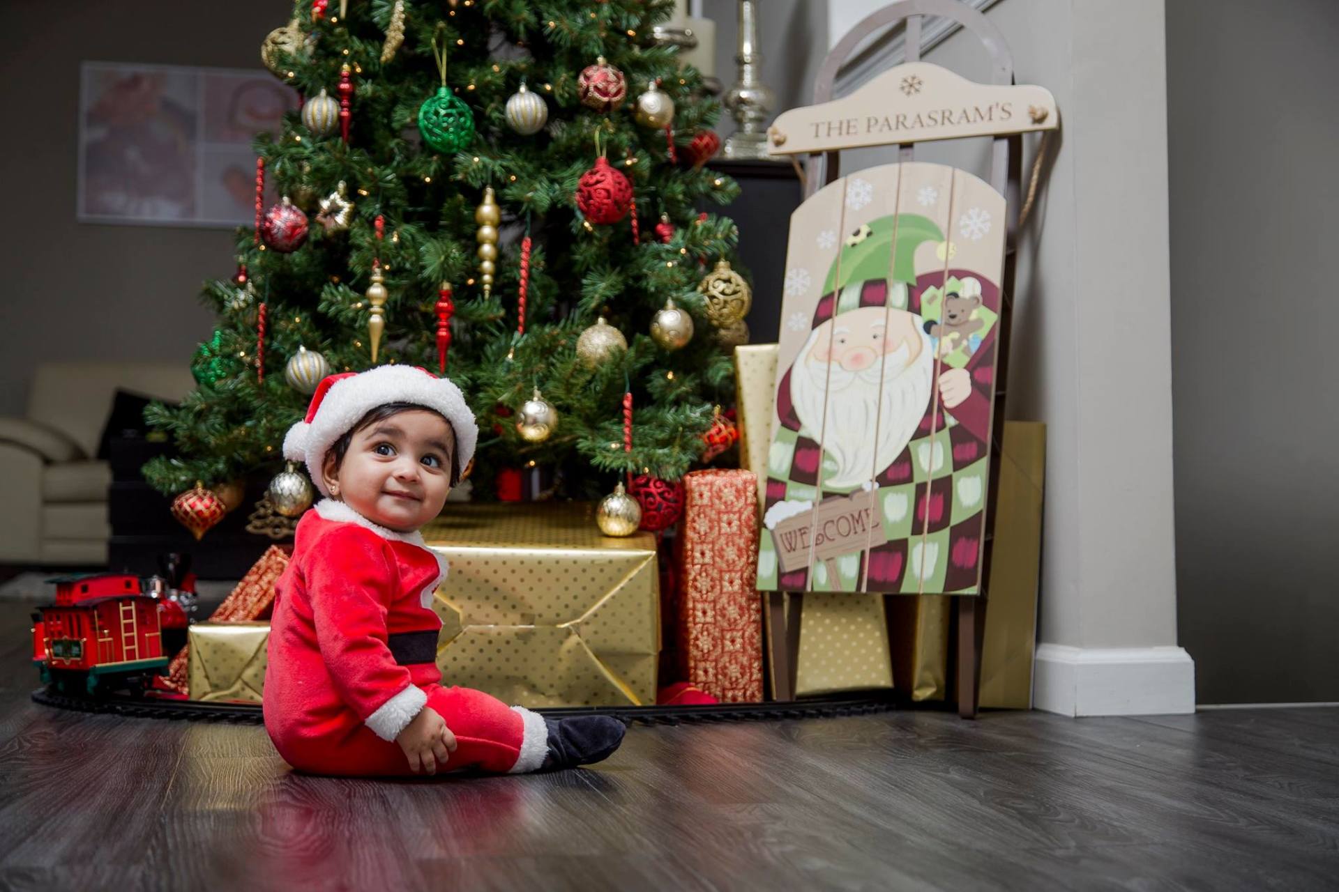 Baby Christmas Photos | Cute Baby Christmas Photos NYC | Creative Holiday Baby Photos New York | NYC Christmas Photoshoots with Props | Professional Family Christmas Photo